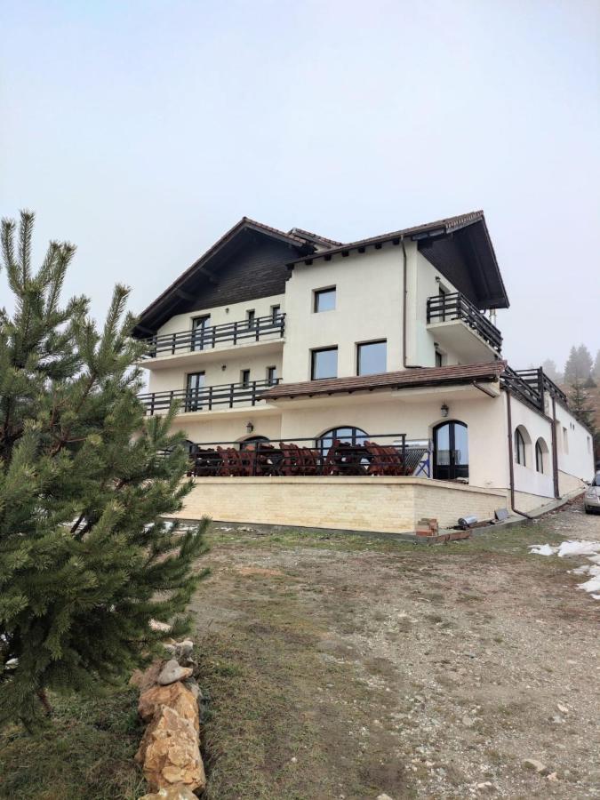La Rocca Hotel Fundata Exterior photo